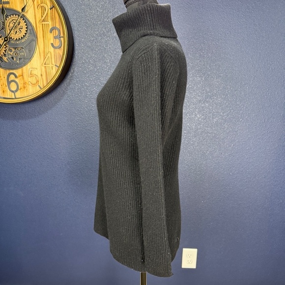 Banana Republic Black Chunky Ribbed Turtleneck Sweater, Medium - Picture 2 of 8